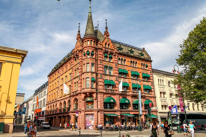 Historic Oslo: Exclusive Private Tour with a Local - The Royal Palace and Oslo’s ceremonial center