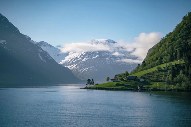 Hjørundfjord Fjord Tour Roundtrip from Ålesund - From Rådhuskaia to the narrow Vegsund strait