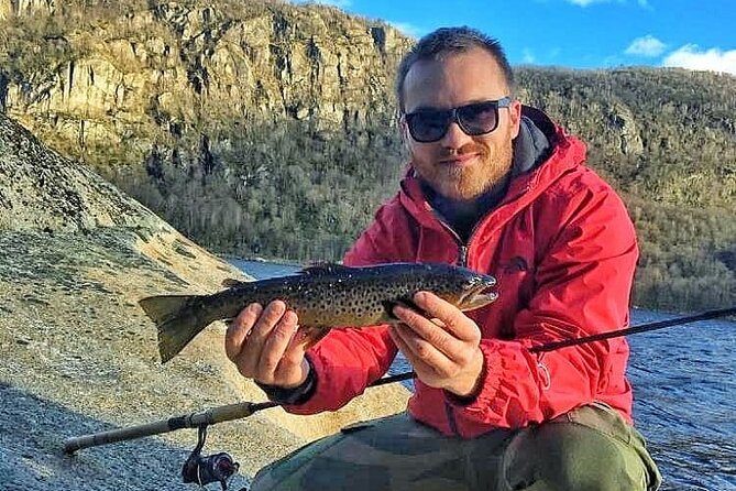 Inshore fishing in the Drangefjord - Who will enjoy this most?