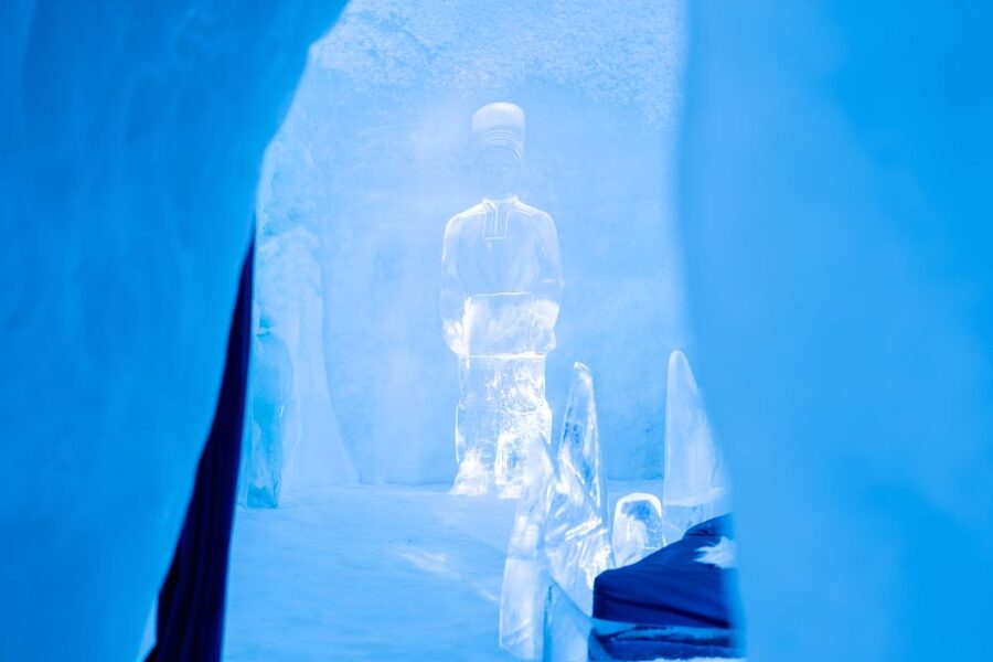 Kirkenes: Snowhotel Entrance Ticket - Who should book this experience?