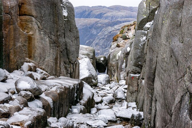 Kjerag Low-Season Hike + Packed Lunch - The 984-Meter View From Kjerag