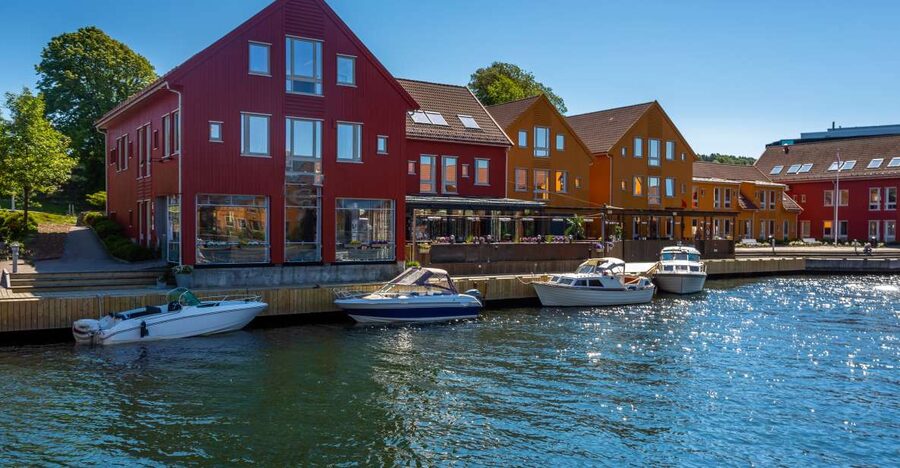 Kristiansand: Guided Cultural Walking Tour - Christiansholm Fortress and the oceanfront walk