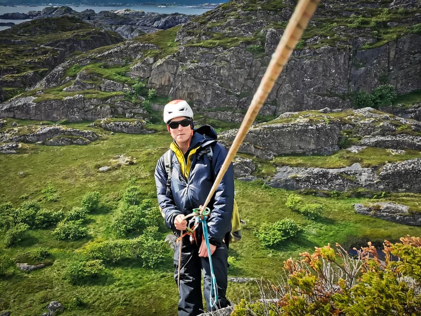 Lofoten: Full Day Combo tour, (kayaking and rappelling) - The short hike to a mountain view