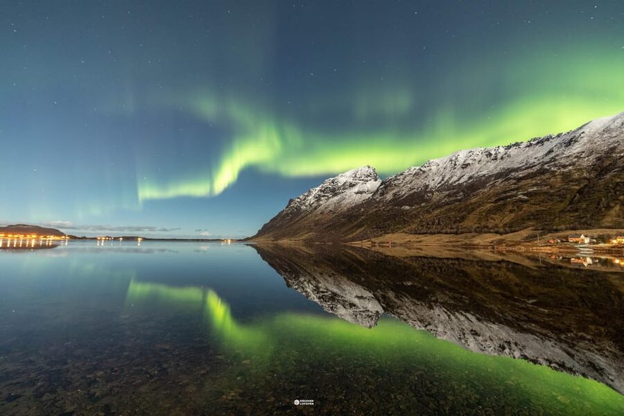 Lofoten: The Aurora Jæger – Northern Lights Hunt with Local - Meeting the silver Discover Lofoten car