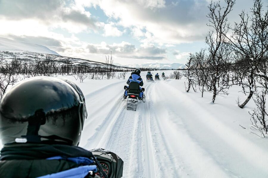 Lyngen: Snowmobile Safari with Lunch in seaside Restaurant - Key points at a glance