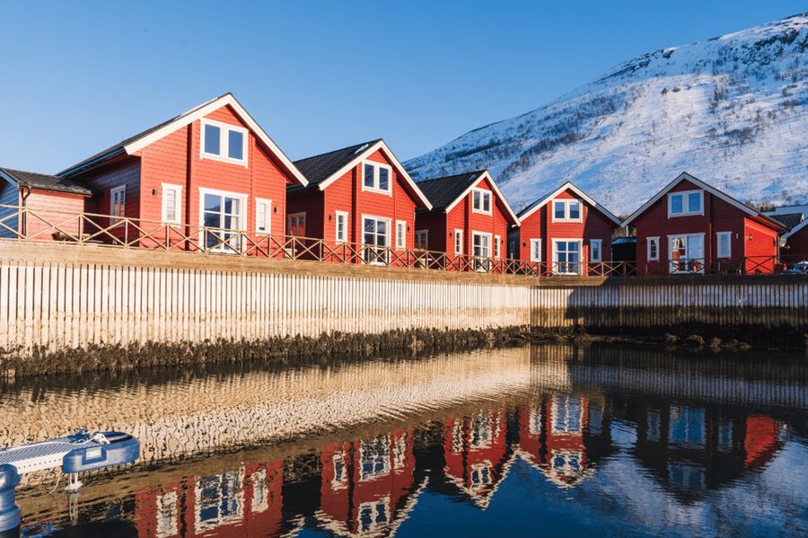 Lyngen: Snowmobile Safari with Lunch in seaside Restaurant - Taking turns through the Lyngen Alps