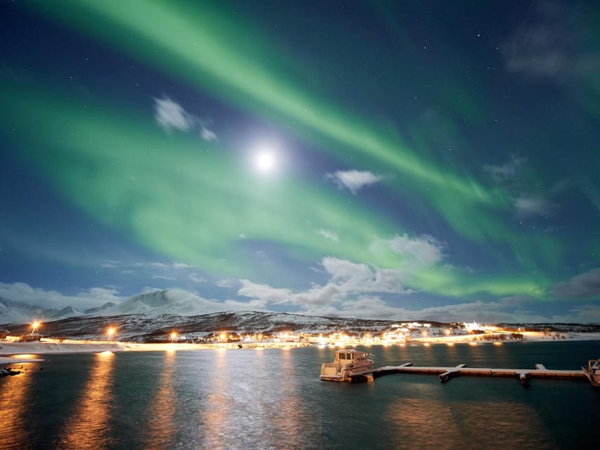 Lyngenalps: Northern Lights Snowmobile Safari - Riding into the Lyngenalps after dark