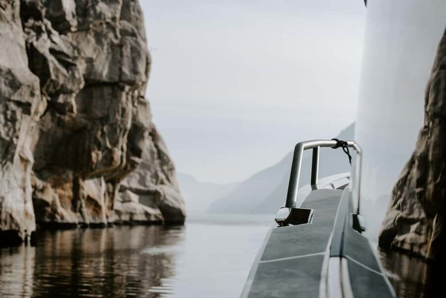 Lysefjord (Stavanger): Boattrip to Preikestolen from Forsand - Seeing Fantahala from the water