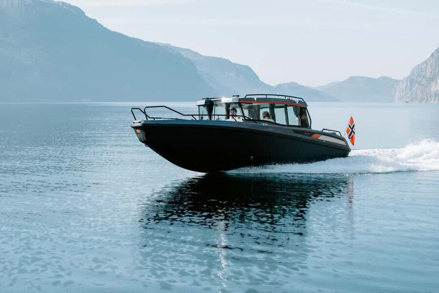 Lysefjord (Stavanger): Boattrip to Preikestolen from Forsand - Jim’s guiding style and the value of local stories