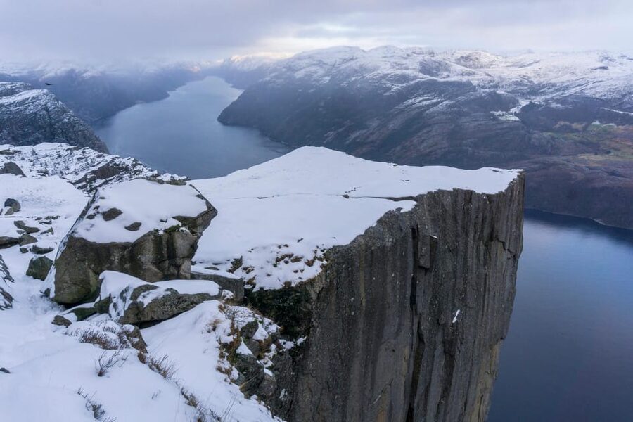 Lysefjorden cruise & Preikestolen guided hike - winter - The five-hour climb to Preikestolen