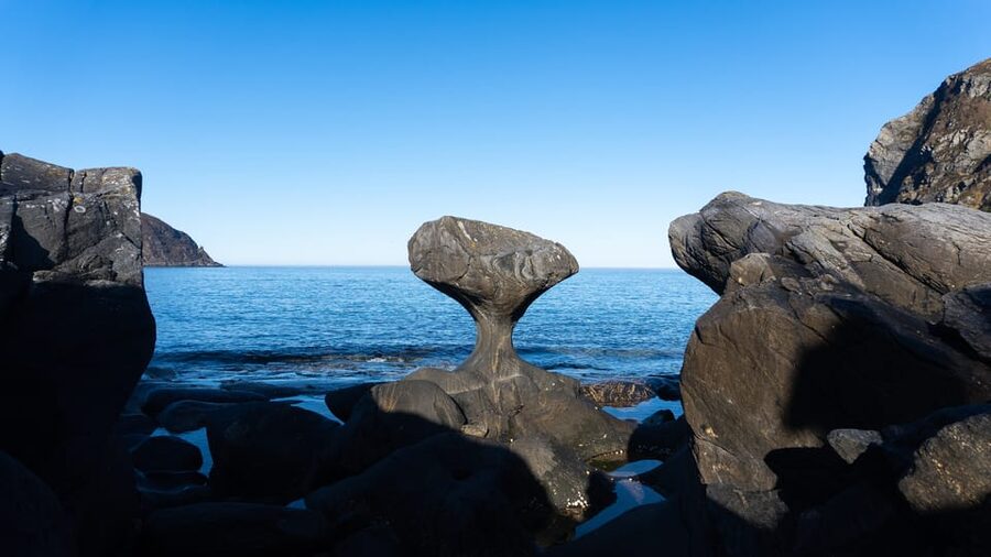 Måløy: Electric Minibus Tour to Kannesteinen - Torskangerpollen and the traces of fishing life