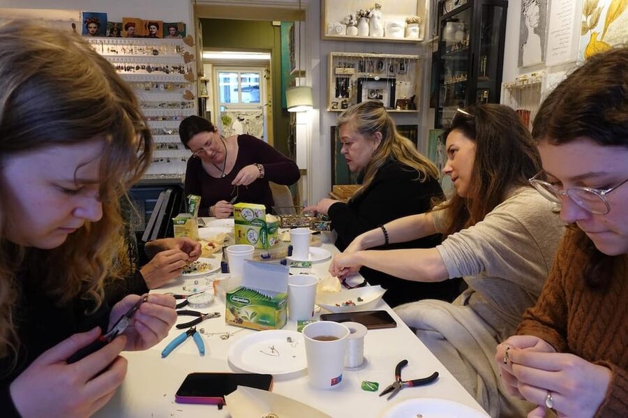 Maral Kunst : Jewelry Bar Experience (Jewelry Making) - Three hours at the jewelry bar