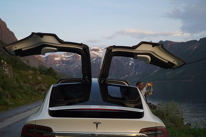 Midnightsun- Eco friendly Tesla Model X - Who should book this Tromsø experience?