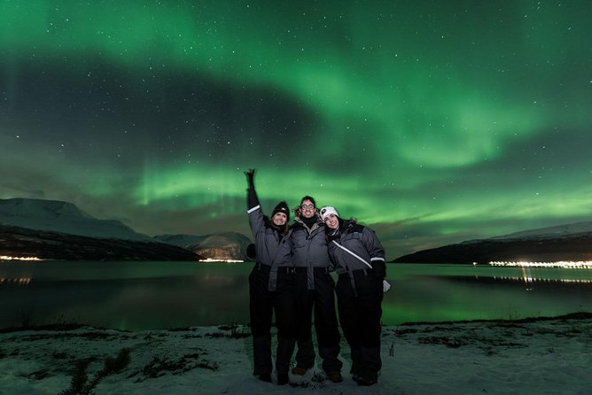 Minibus Northern Lights Chase with Photography from Tromsø - The guides and drivers shape the night