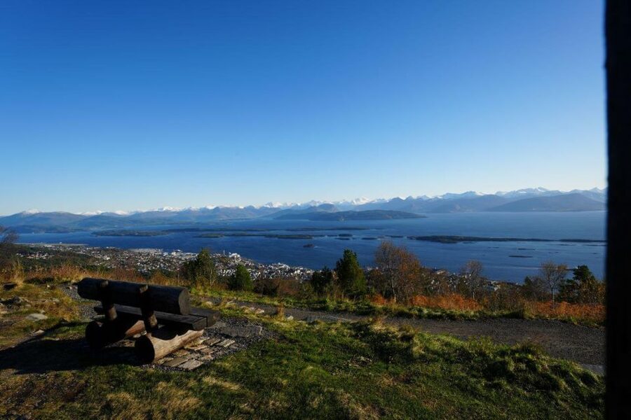 Molde: Atlantic Ocean Road & Varden Audio Guide Bus Tour - Starting in Molde, the Town of Roses
