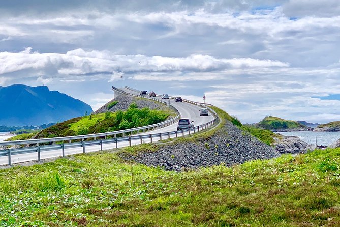Molde - Atlantic Road Private Sightseeing tour - Guide service and the pace of the day