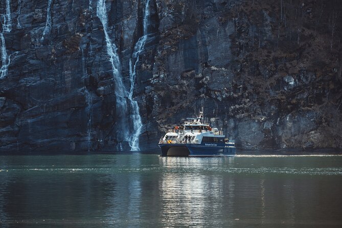 Mostraumen Fjord Cruise - the local operator - Choosing the Best Seat on Board