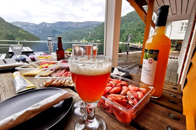 Mostraumen Private Pontoon Cruise - The Pontoon Experience: Comfort Over Speed