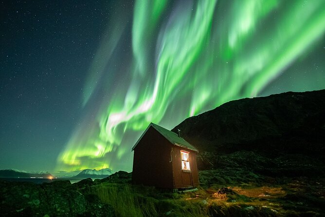 Northern Lights Expedition Tromsø - 6 people - Arctic Photo Guide - Thermal suits, warmers, and walking equipment