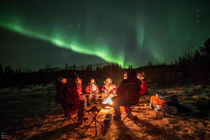 Northern Lights tour - All inclusive - Northern Horizon - Waiting beside the fire in the Tromsø fjords