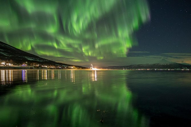 Northern Lights Tour from Tromsø - Campfire food with lompe and reindeer sausage