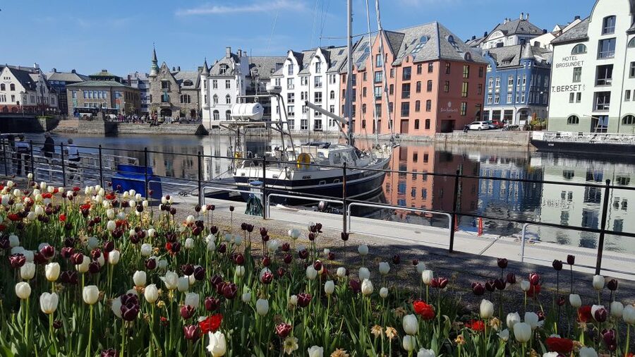 Norwegian Coastal Cities: Smartphone Audio Guide App - Bodø, Kirkenes, Hammerfest, and Svolvær