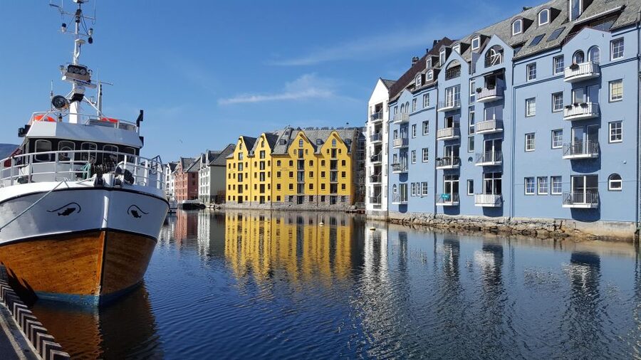 Norwegian Coastal Cities: Smartphone Audio Guide App - Timing your walk around a Hurtigruten port call