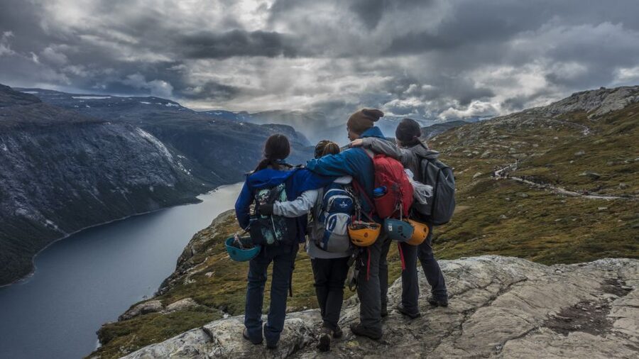 Odda: Full-Day Trolltunga Hiking, and Climbing Tour - A short lunch at Endåne viewpoint