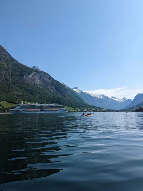 Olden: Guided beginner friendly fjord kayaking.Local company - Why kayaking works so well in Olden