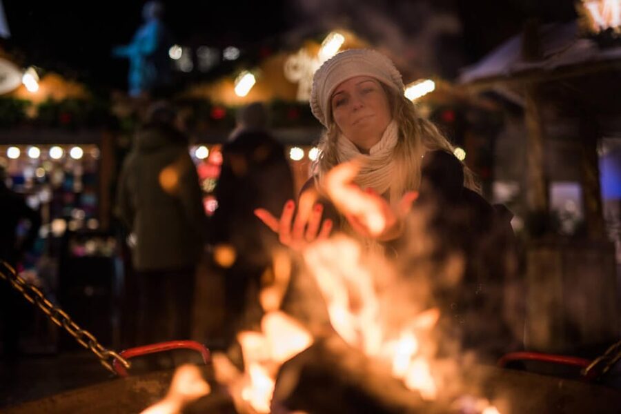 Oslo: 2-hour Christmas Private Walking Tour - Languages, walking pace, and winter clothing