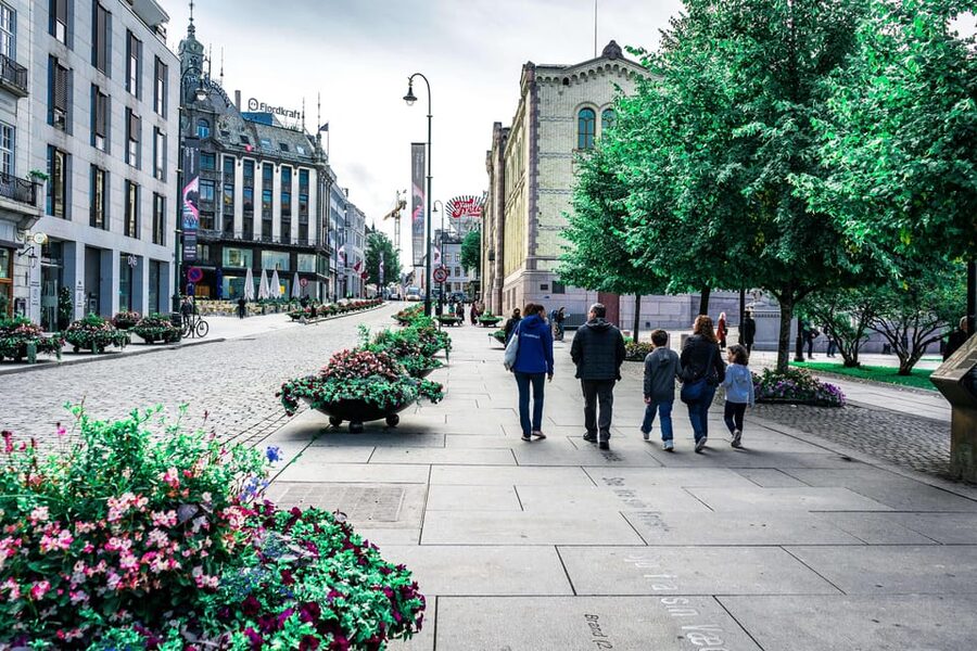 Oslo: 3-hour Highlights & Vigeland Park Private Walking Tour - Oslo City Hall and the city’s public face