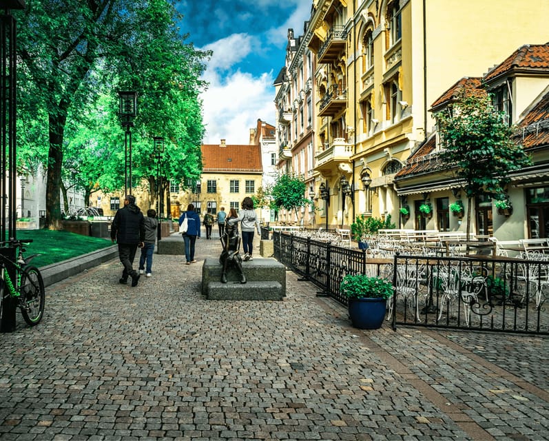 Oslo: 3-hour Highlights & Vigeland Park Private Walking Tour - Bank Square and Christiania Torv