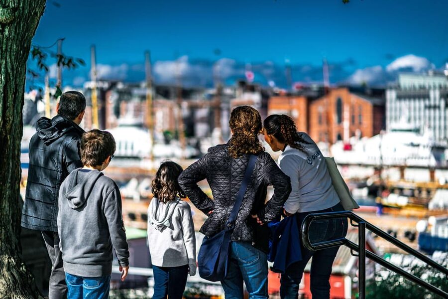 Oslo: 3-hour Highlights & Vigeland Park Private Walking Tour - The public transport ride to Frogner Park