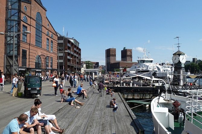 Oslo Airport Transfers : Oslo City to Oslo Airport OSL in Business Van - Meeting your driver at the hotel