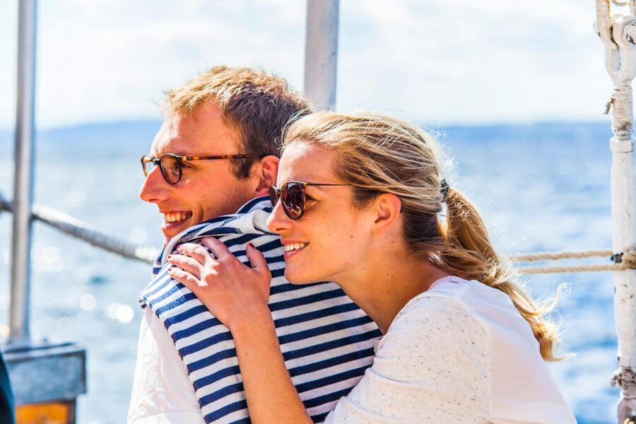 Oslo: Best of Oslo Walking Tour & Fjords Sightseeing Cruise - City Hall and the Nobel Peace Prize