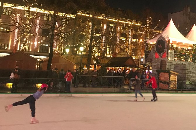 Oslo Christmas walk - Spikersuppa, skating, lights, and a cup of gløgg