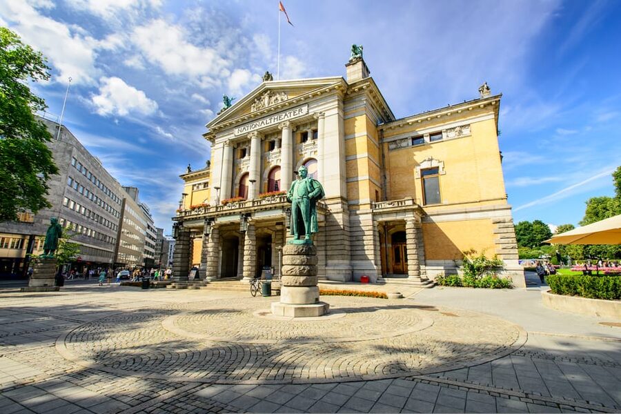 Oslo: City Highlights Walking Tour - Christiania Torv and the compact Kvadraturen district