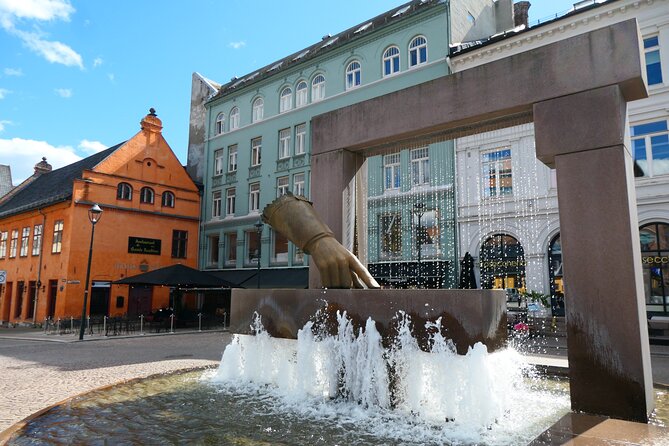 Oslo City Walks - In the Heart of Oslo - City Hall and the National Theatre