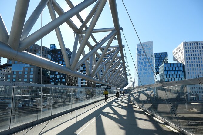 Oslo City Walks - The City of Contrasts - Crossing the Akrobaten Pedestrian Bridge
