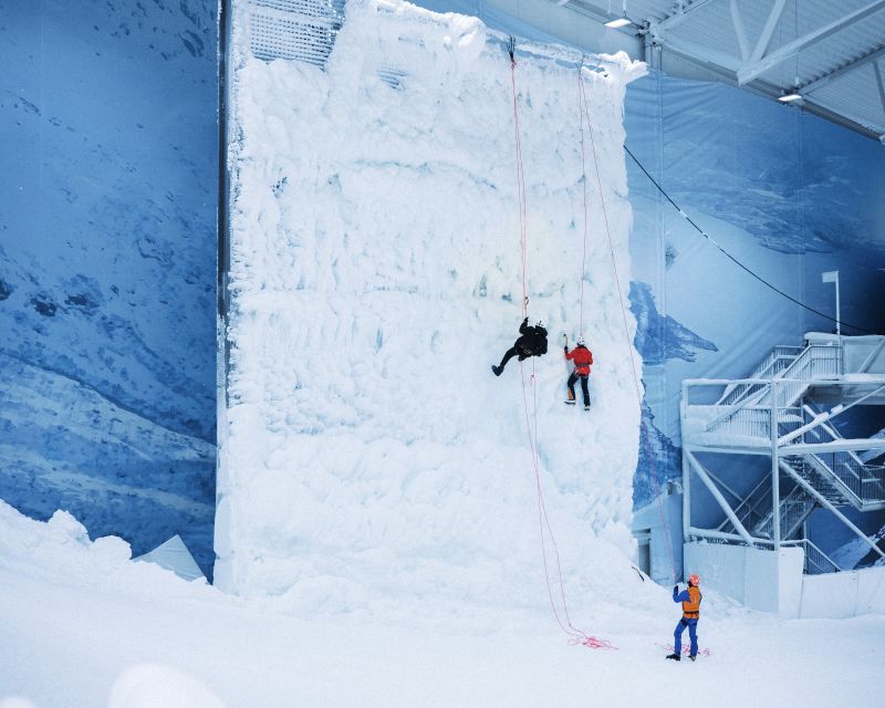 Oslo: Day Pass for Downhill Skiing at SNØ Ski Dome - Seeing the indoor ice wall