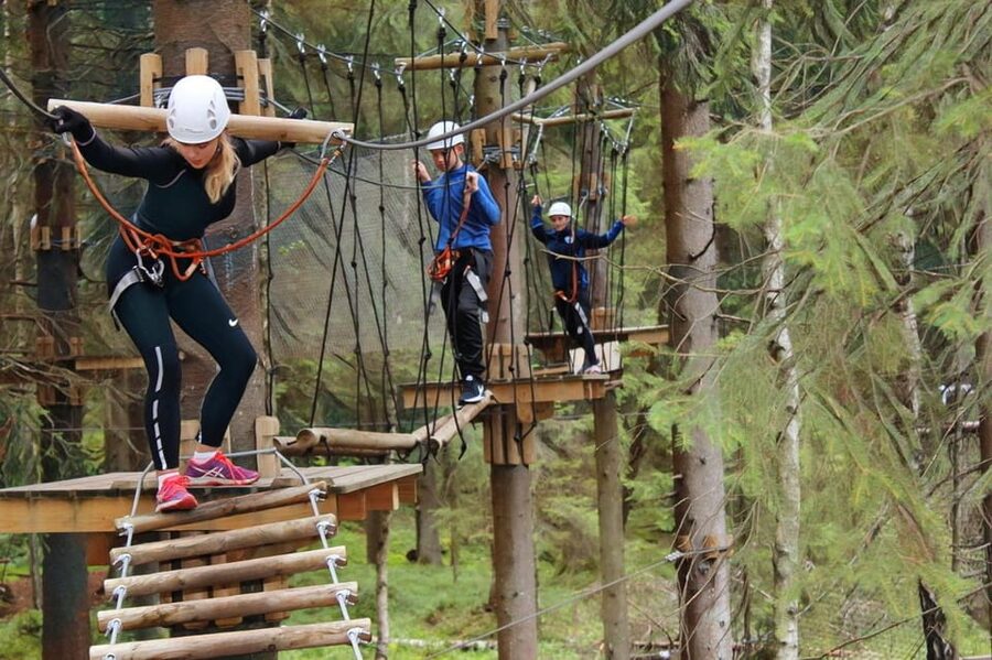 Oslo: Day ticket to Oslo's favourite Climbing Park - Climbing walls for beginners and stronger climbers