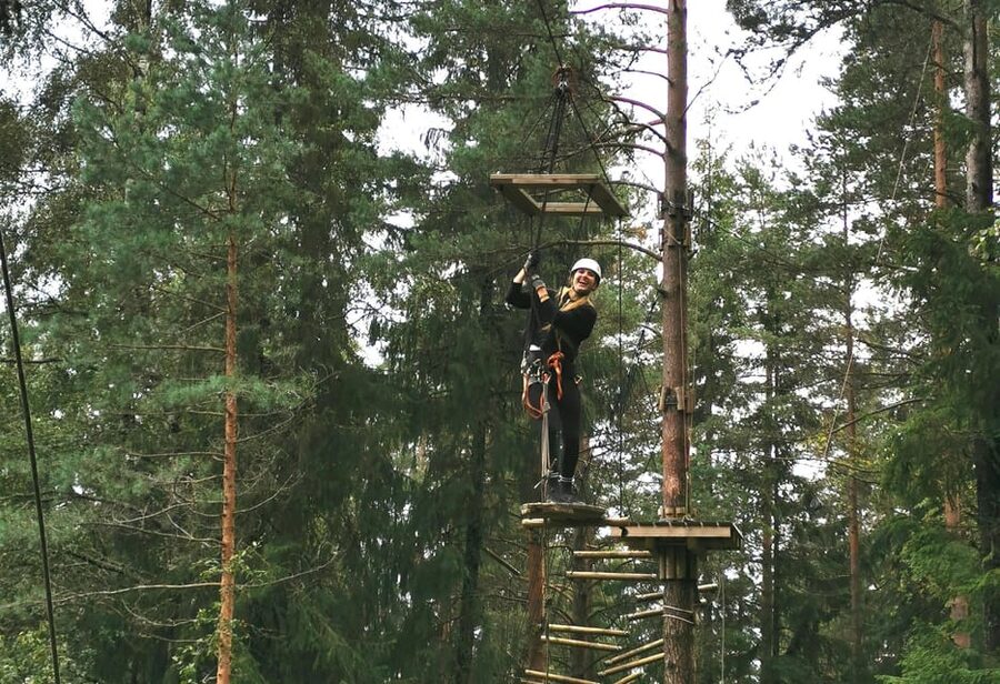 Oslo: Day ticket to Oslo's favourite Climbing Park - Checking in and learning the safety system