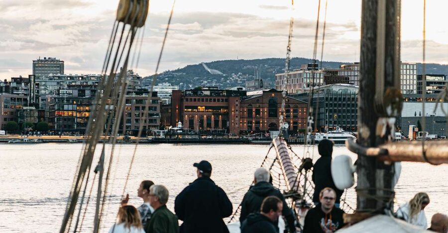 Oslo: Fjord Evening Cruise with Shrimp Buffet - Starting at Rådhusbrygge 3 beside City Hall