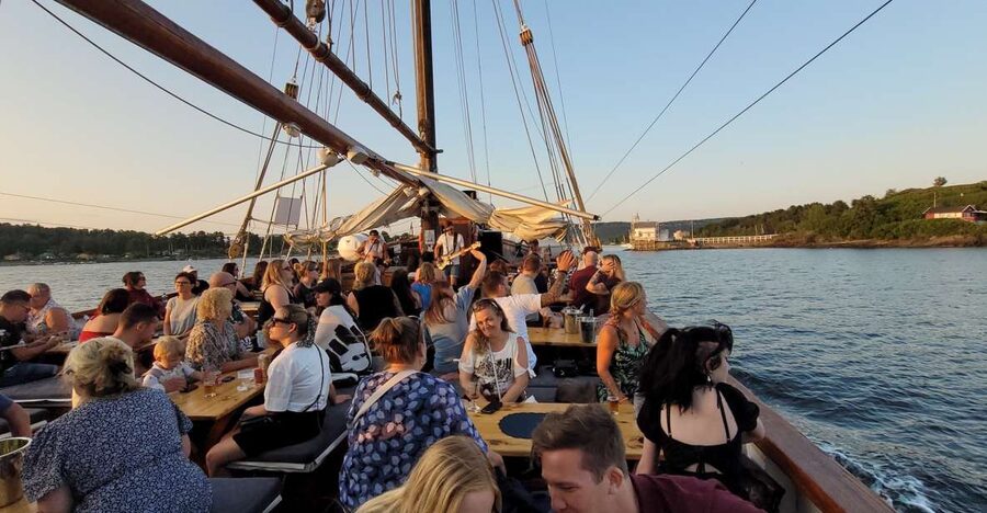 Oslo Fjord Evening Live Rock music cruise with Shrimp buffet - Live rock music on the water