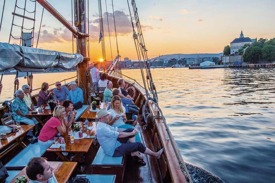 Oslo: Fjord Mini Cruise by Wooden Sailing Ship - Choosing your seat and handling the weather