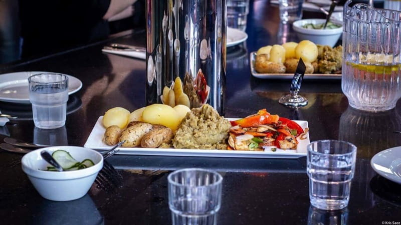 Oslo: Food Tasting and Walking Tour with a Local - A traditional dress shop and Norwegian identity