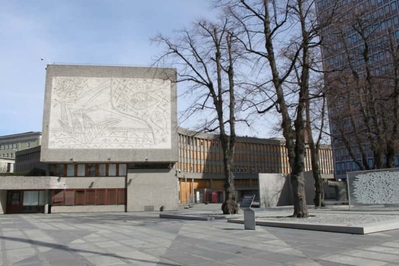 Oslo: Food Tasting and Walking Tour with a Local - Fish, cured meat, and seasonal Norwegian food