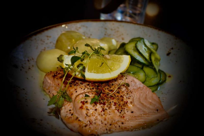 Oslo: Food Tasting and Walking Tour with a Local - Beer, aquavit, and the student quarter