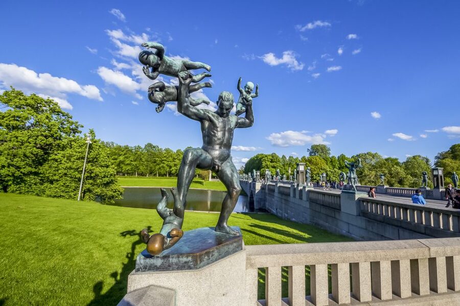 Oslo: Grand City Sightseeing Tour by Bus with Fjord Cruise - Starting at Haakon VIIs gate in central Oslo
