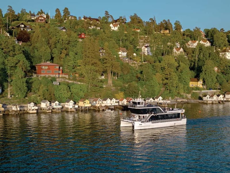 Oslo: Guided Sightseeing Fjord Cruise on Premium Silent Boat - Dyna Lighthouse and the smaller waterfront sights